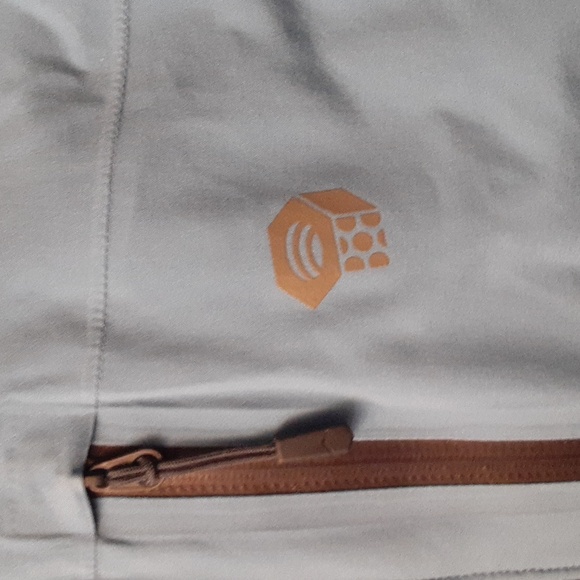 Mountain Hardware rainshell size L - Picture 2 of 3